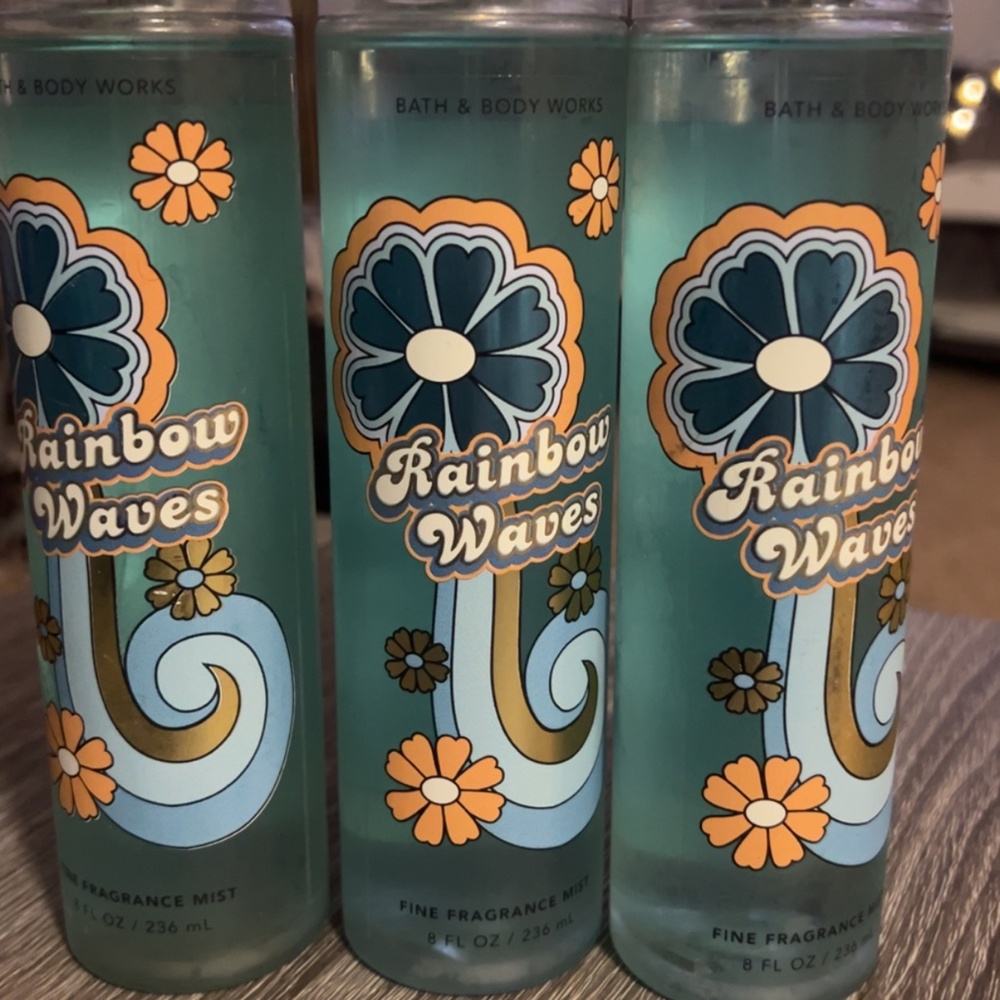 Rainbow waves body spray